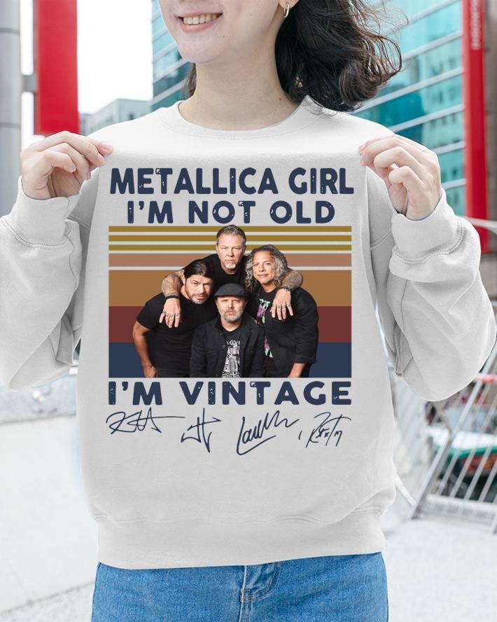 Band Metallica girl i’m not old i’m vintage signatures t-shirt sweatshirt