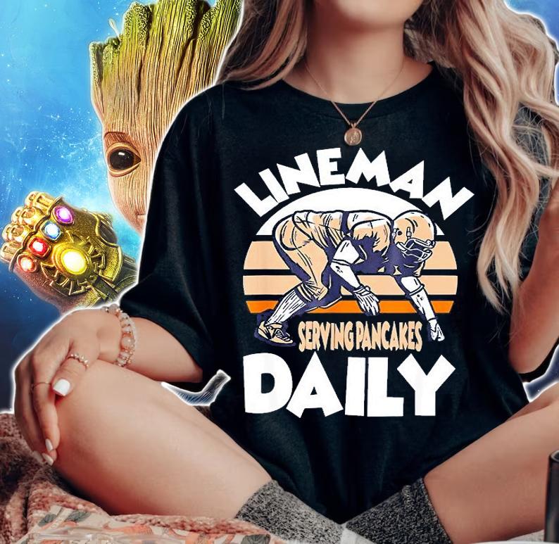 Lineman Serving Pancakes Daily Football Offense T-Shirt t-shirt woman shirt
