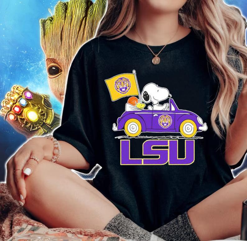 Snoopy And Woodstock Driving Car LSU Tigers Flag t-shirt woman shirt