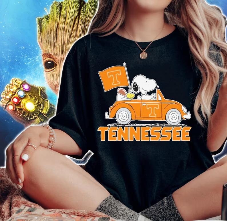 Snoopy And Woodstock Driving Car Tennessee Volunteers Flag t-shirt woman shirt