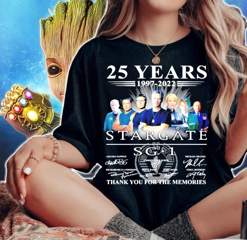 25 years 1997-2022 Stargate SG1 signatures t-shirt woman shirt