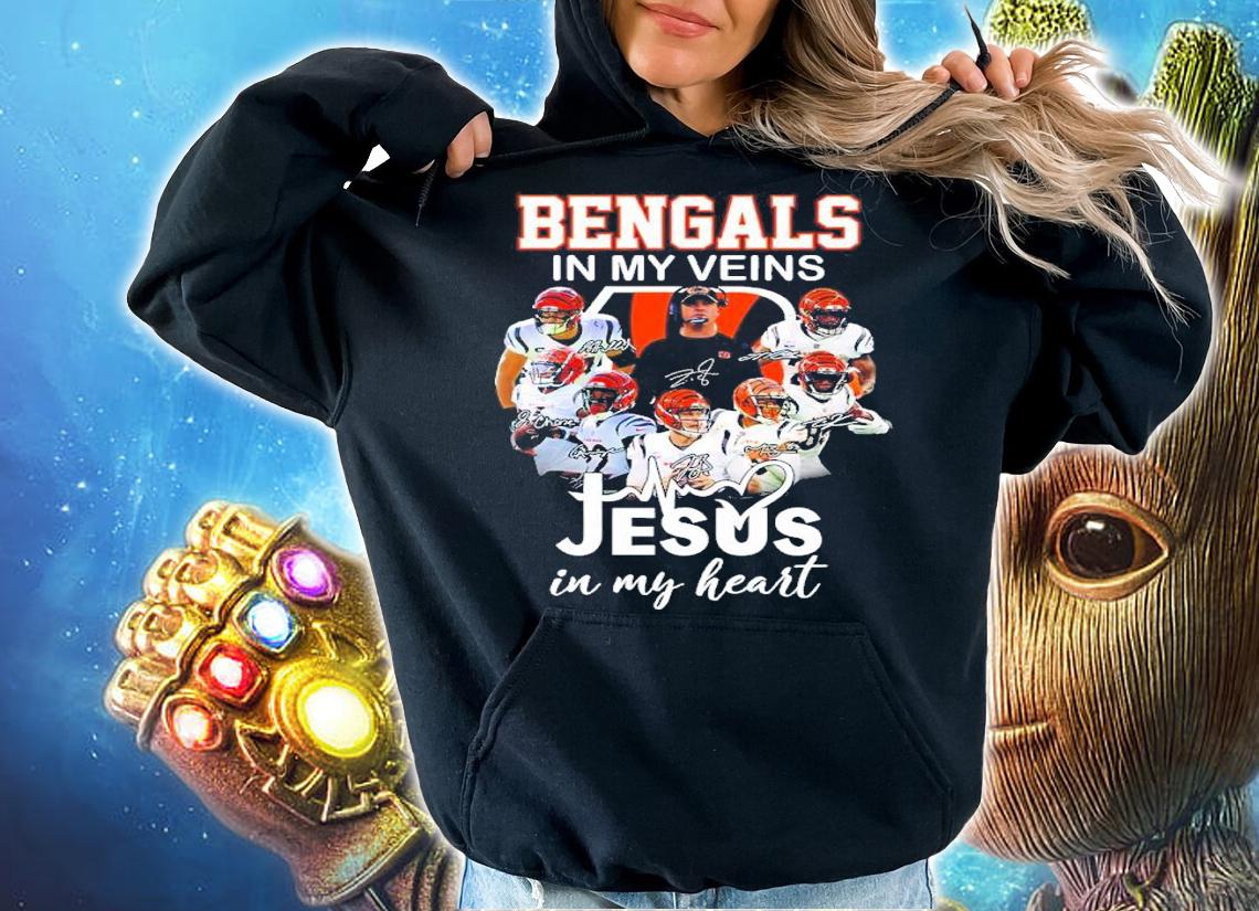 Cincinnati Bengals In My Veins Jesus In My Heart Signatures Shirt hoodie