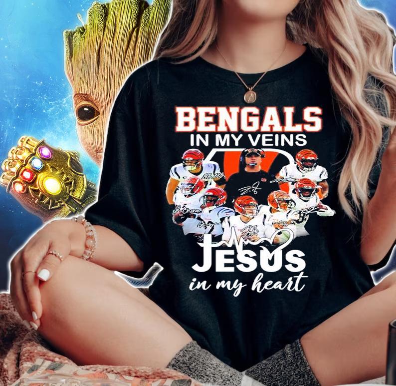 Cincinnati Bengals In My Veins Jesus In My Heart Signatures Shirt woman shirt