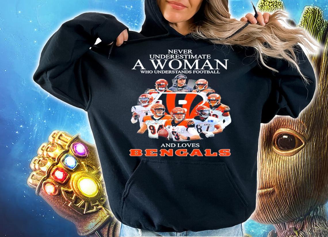 Never Underestimate A Woman Who Understands Football And Loves Bengals Signatures Shirt hoodie